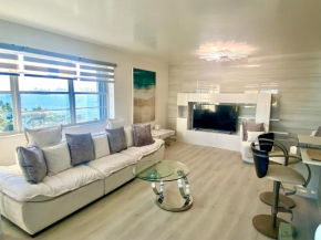 Panoramic luxurious waterfront one bedroom apartment with Miami skyline view Free parking 5min drive to Miami Beach